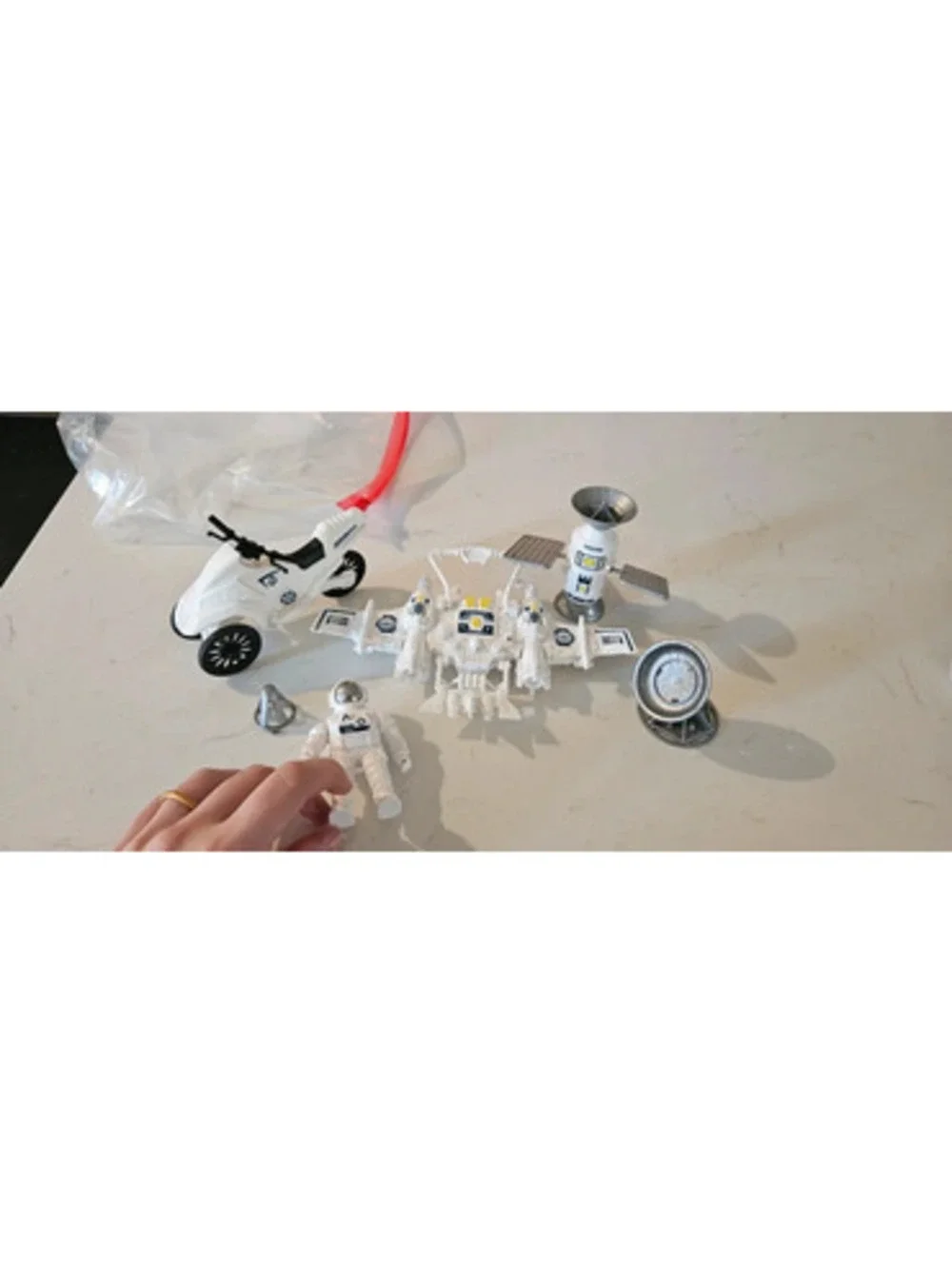 Wbzle Space Explorer Toy Kit, Space Toys, Set with Astronaut Figure